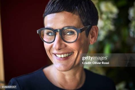 31,972 Brown Haired Young Woman Glasses Stock Photos